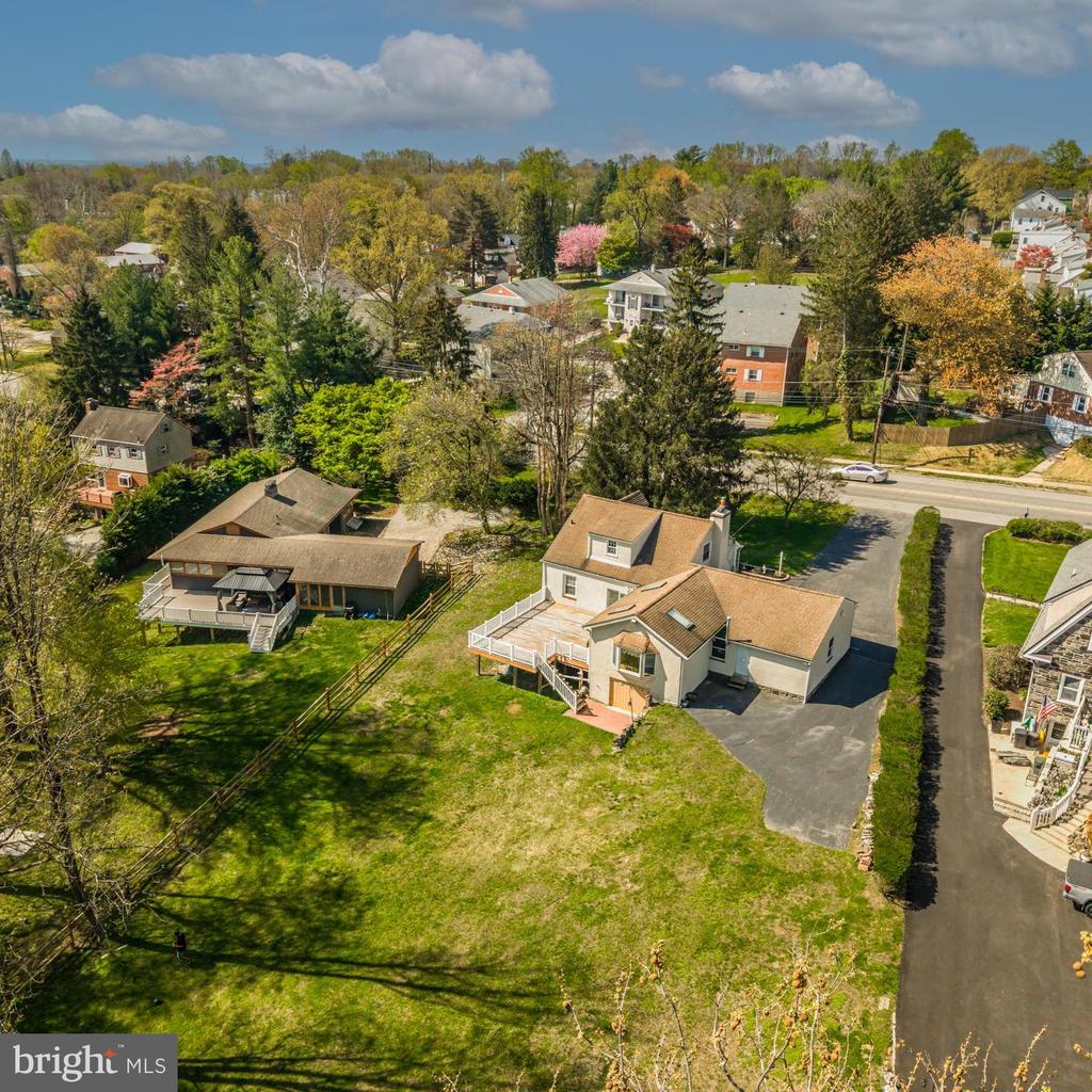 405 E WOODLAND AVENUE