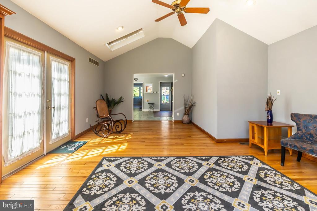 405 E WOODLAND AVENUE