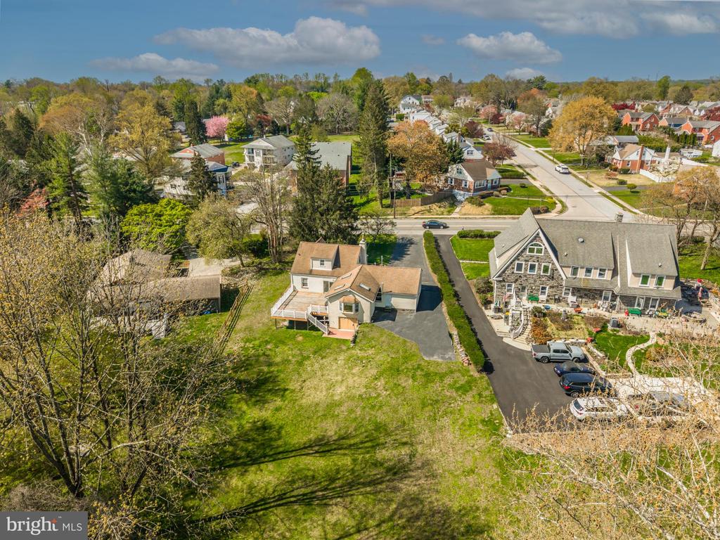 405 E WOODLAND AVENUE