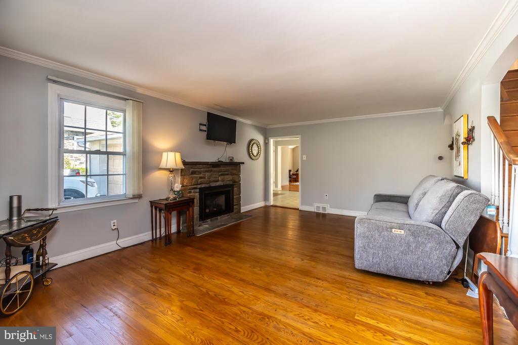 405 E WOODLAND AVENUE
