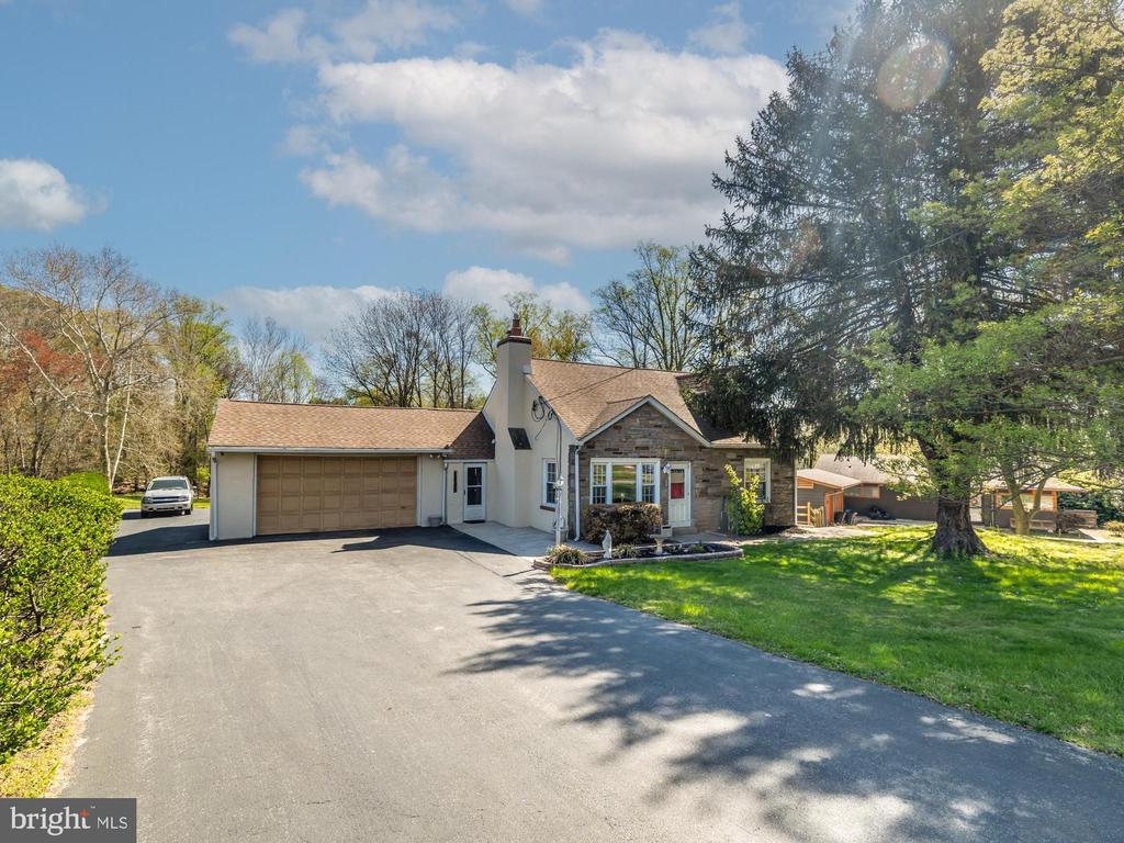 405 E WOODLAND AVENUE