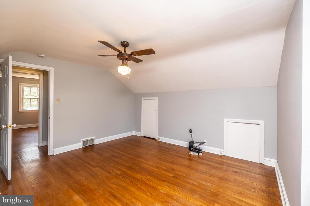 405 E WOODLAND AVENUE