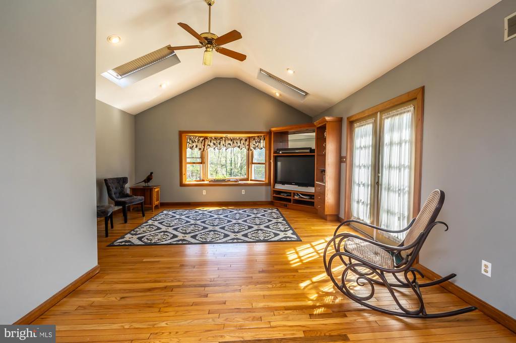 405 E WOODLAND AVENUE