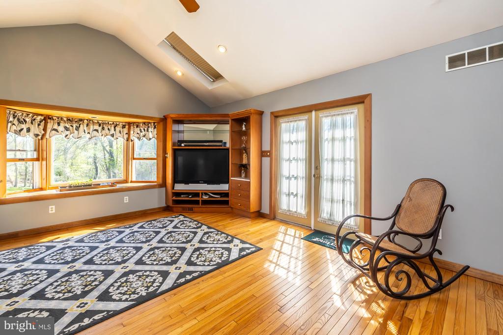 405 E WOODLAND AVENUE