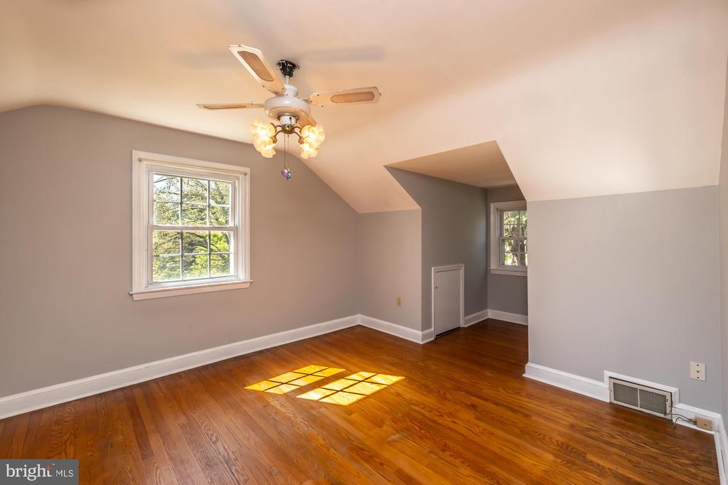 405 E WOODLAND AVENUE