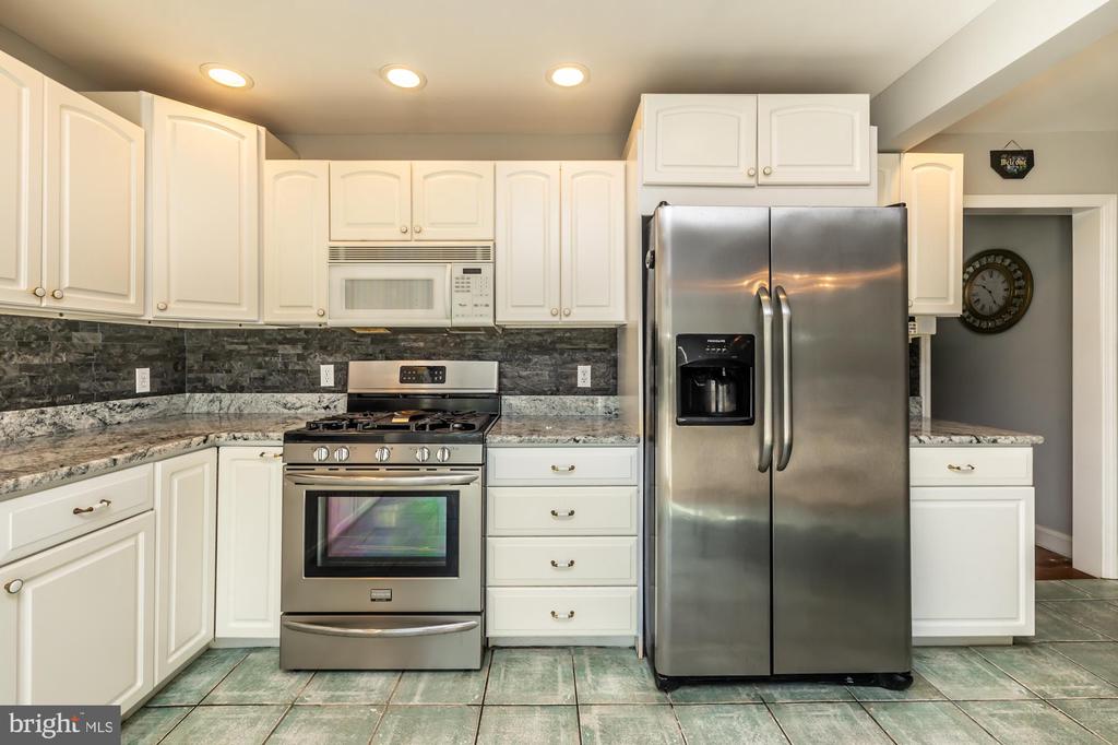 405 E WOODLAND AVENUE