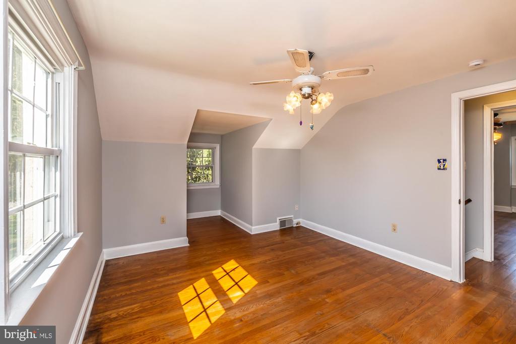 405 E WOODLAND AVENUE