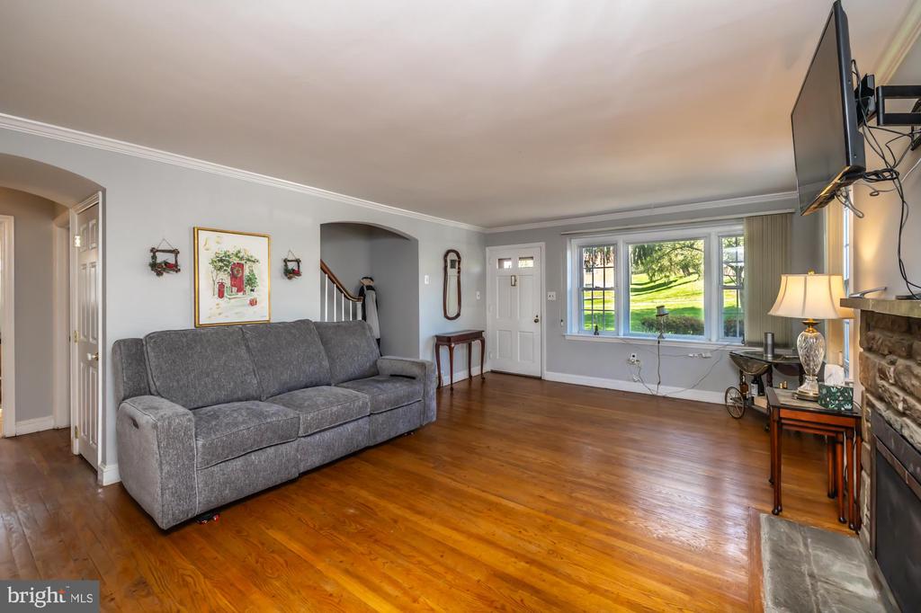 405 E WOODLAND AVENUE