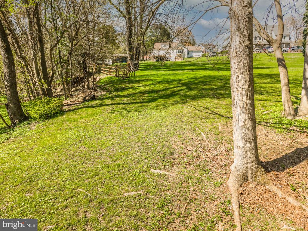 405 E WOODLAND AVENUE