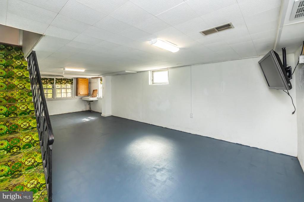 405 E WOODLAND AVENUE