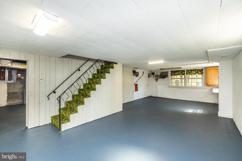 405 E WOODLAND AVENUE