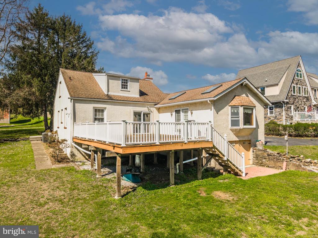 405 E WOODLAND AVENUE