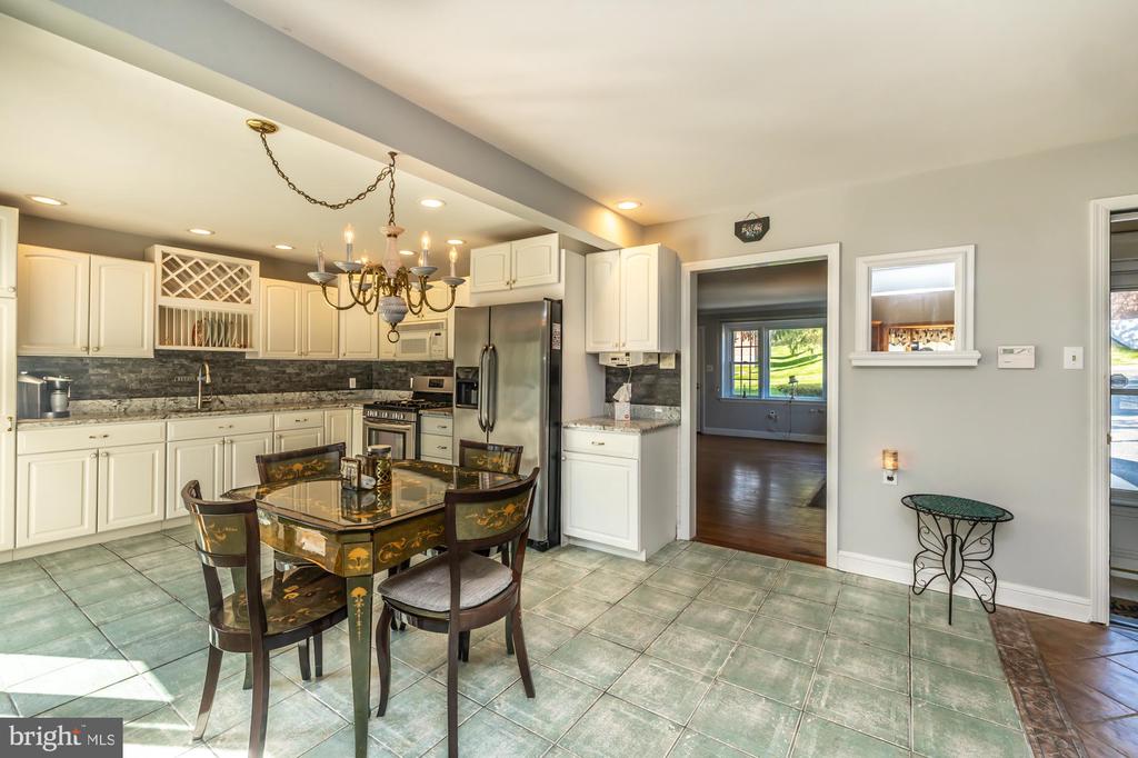 405 E WOODLAND AVENUE