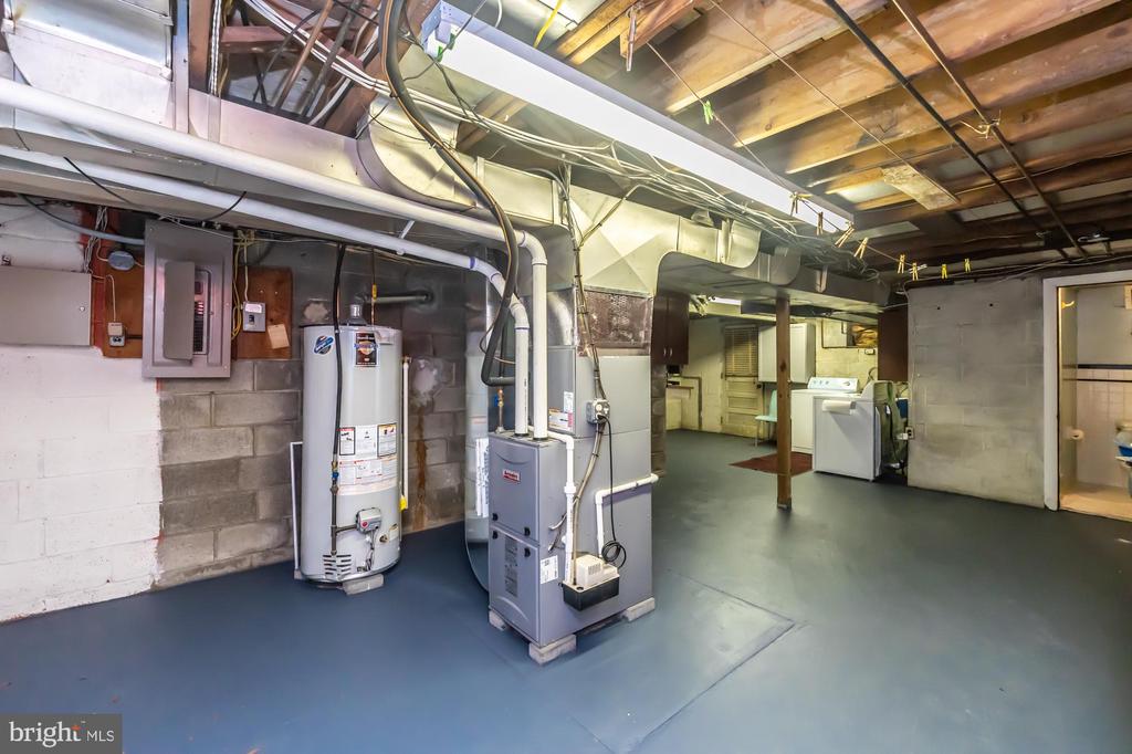 405 E WOODLAND AVENUE
