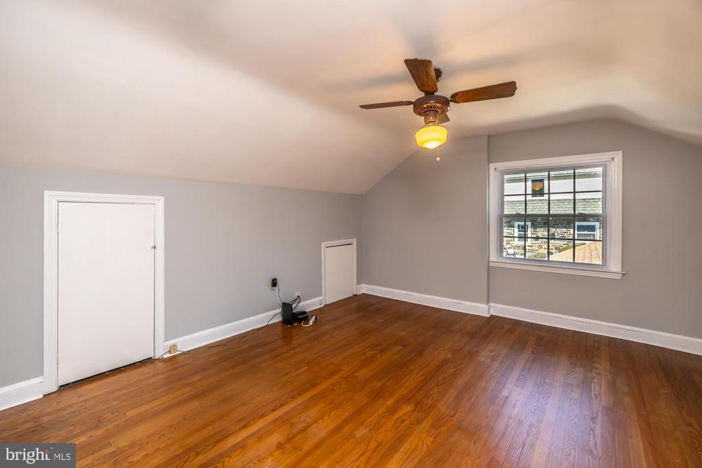405 E WOODLAND AVENUE