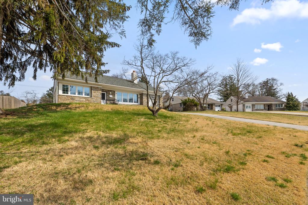 711 HEDGEROW DRIVE