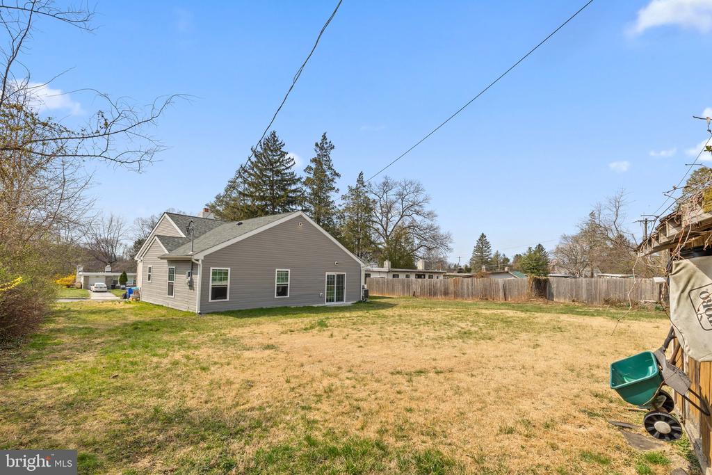 711 HEDGEROW DRIVE