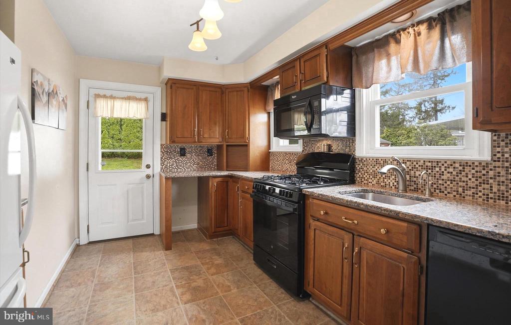 544 LAWRENCE ROAD