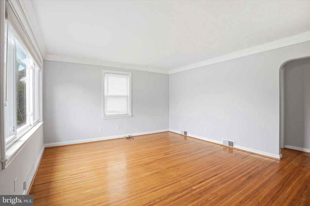544 LAWRENCE ROAD