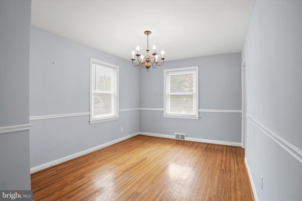 544 LAWRENCE ROAD
