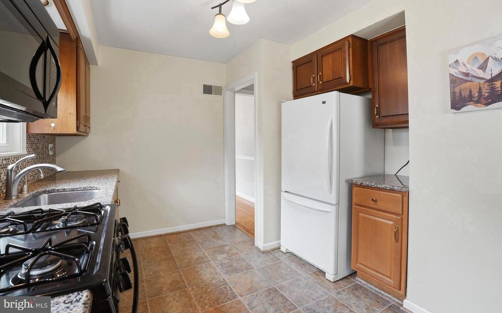 544 LAWRENCE ROAD