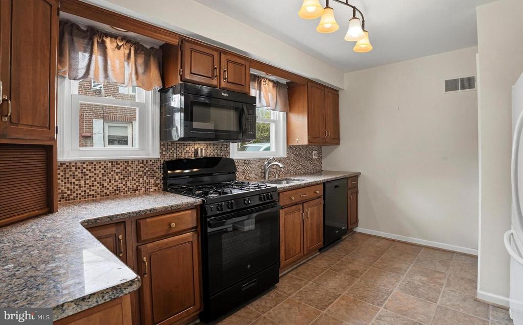 544 LAWRENCE ROAD