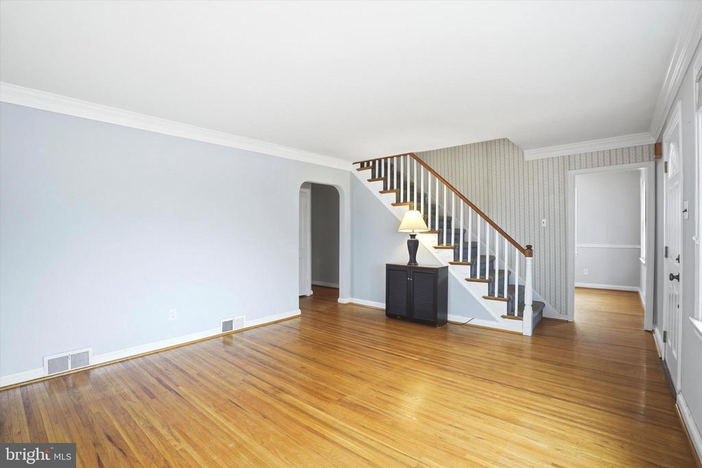 544 LAWRENCE ROAD