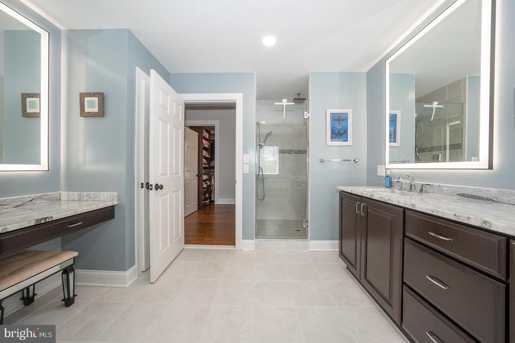 407 VALLEY GLEN DRIVE