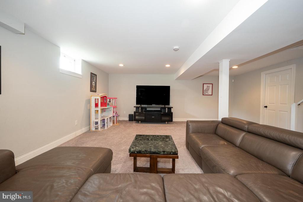 407 VALLEY GLEN DRIVE
