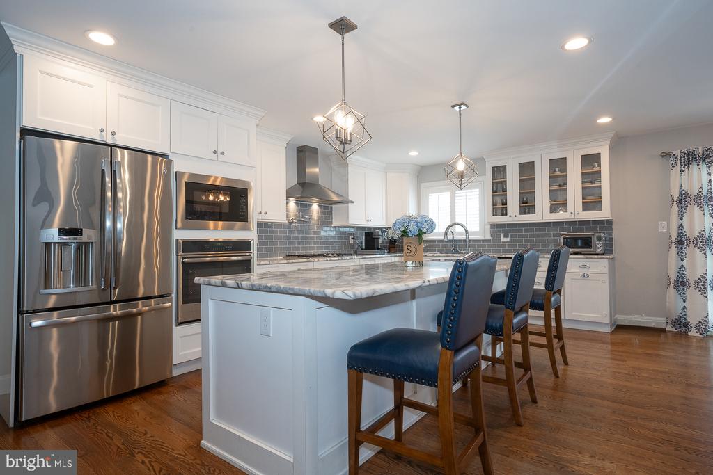 407 VALLEY GLEN DRIVE
