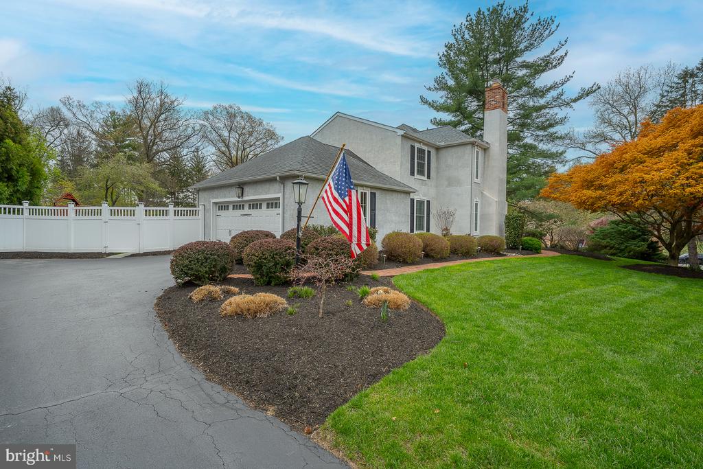 407 VALLEY GLEN DRIVE
