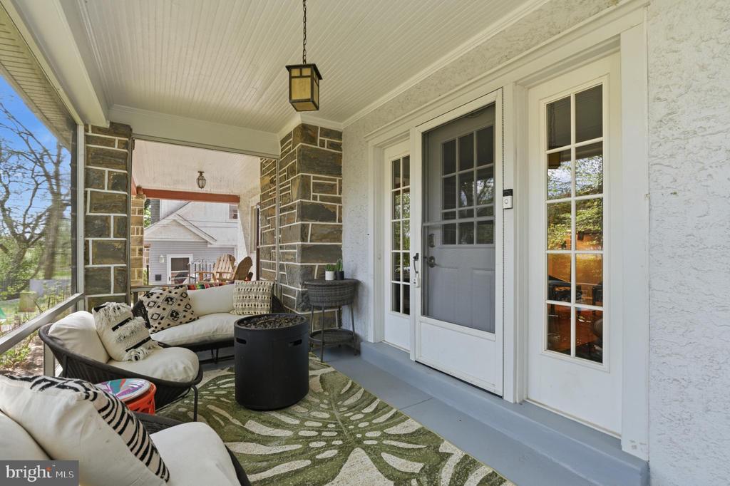 526 COUNTRY CLUB LANE