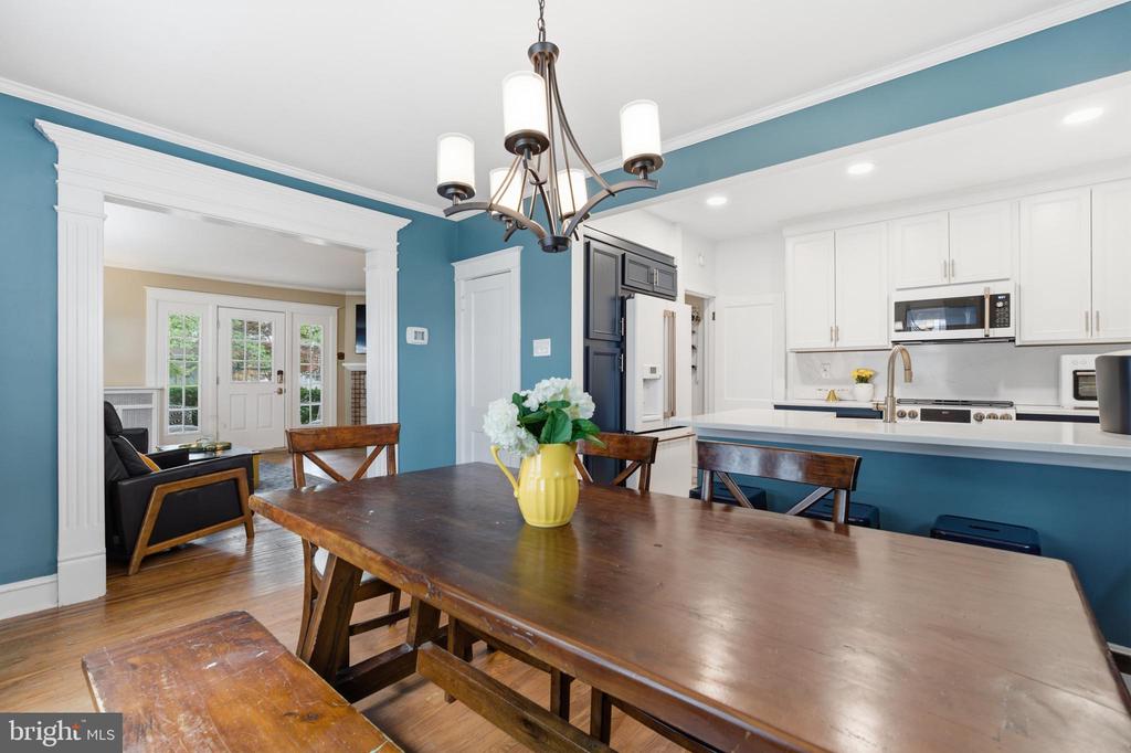 526 COUNTRY CLUB LANE