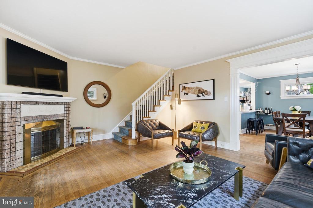 526 COUNTRY CLUB LANE