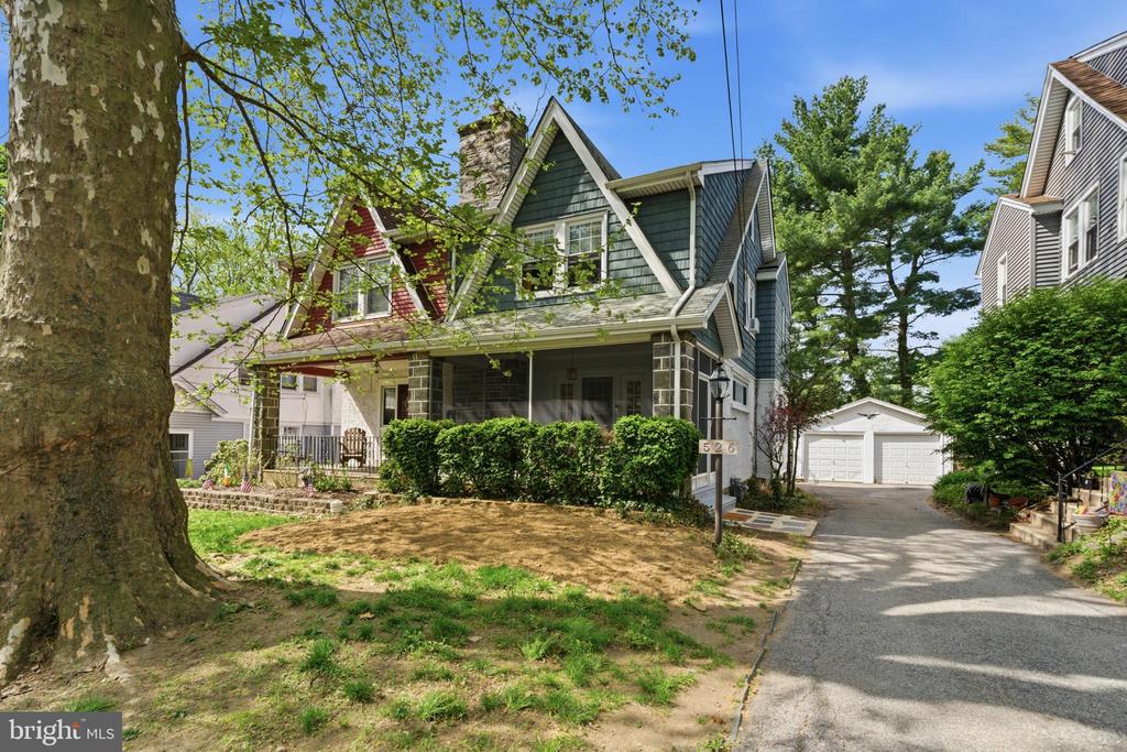 526 COUNTRY CLUB LANE