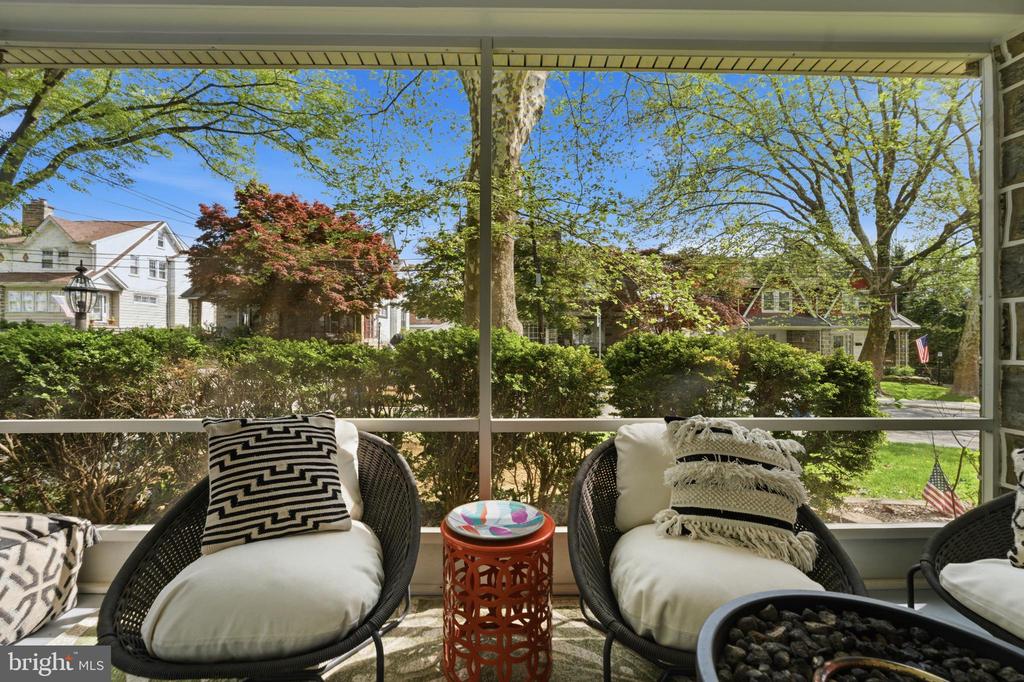 526 COUNTRY CLUB LANE