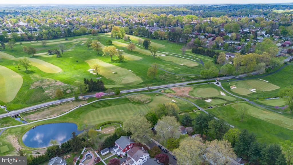 526 COUNTRY CLUB LANE