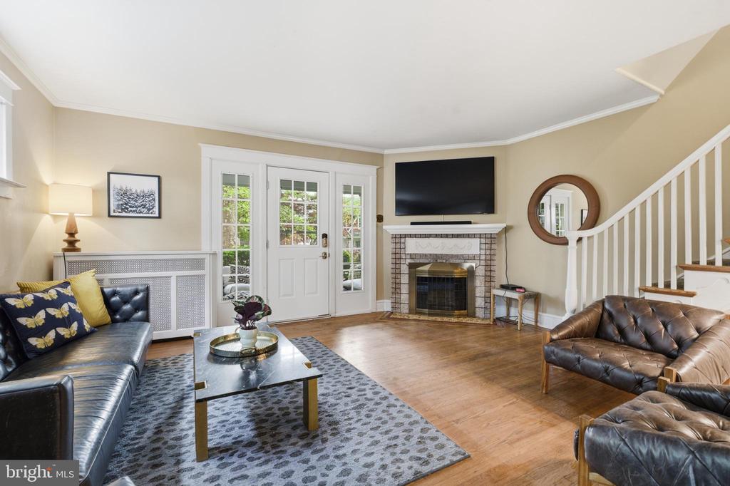 526 COUNTRY CLUB LANE