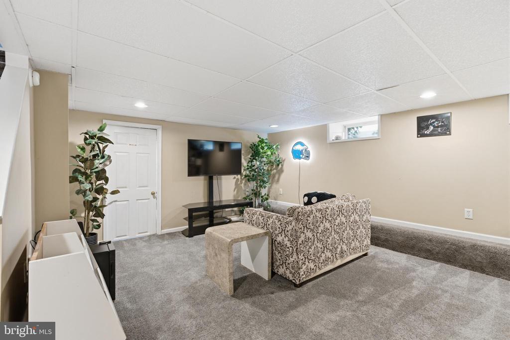 526 COUNTRY CLUB LANE