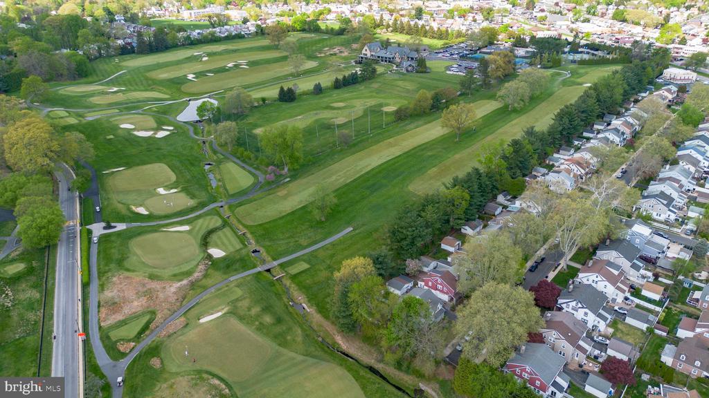526 COUNTRY CLUB LANE