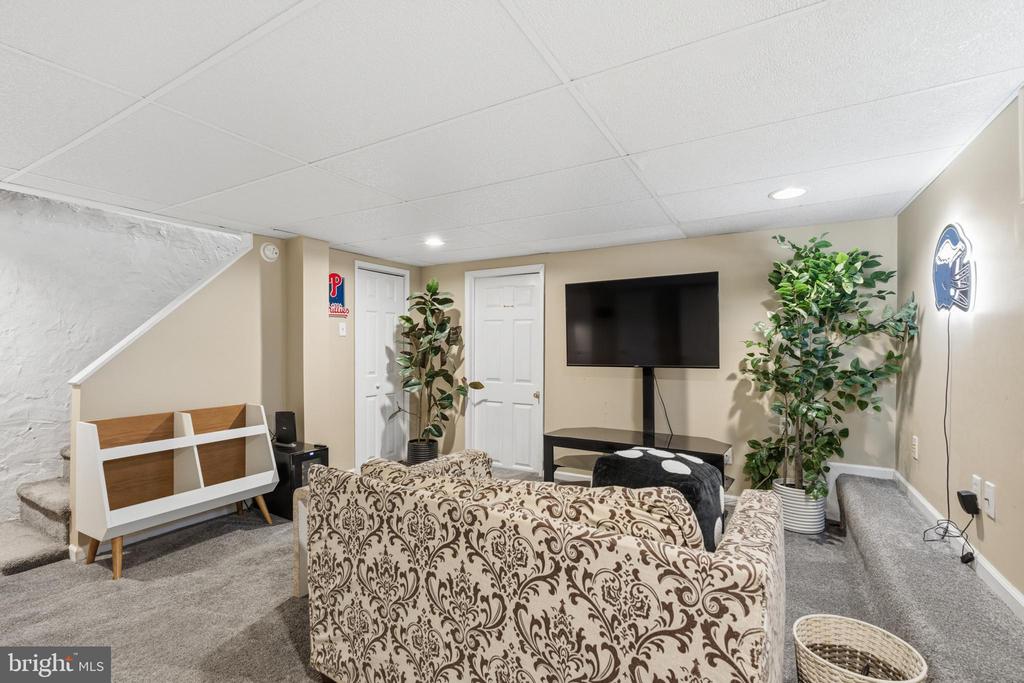 526 COUNTRY CLUB LANE