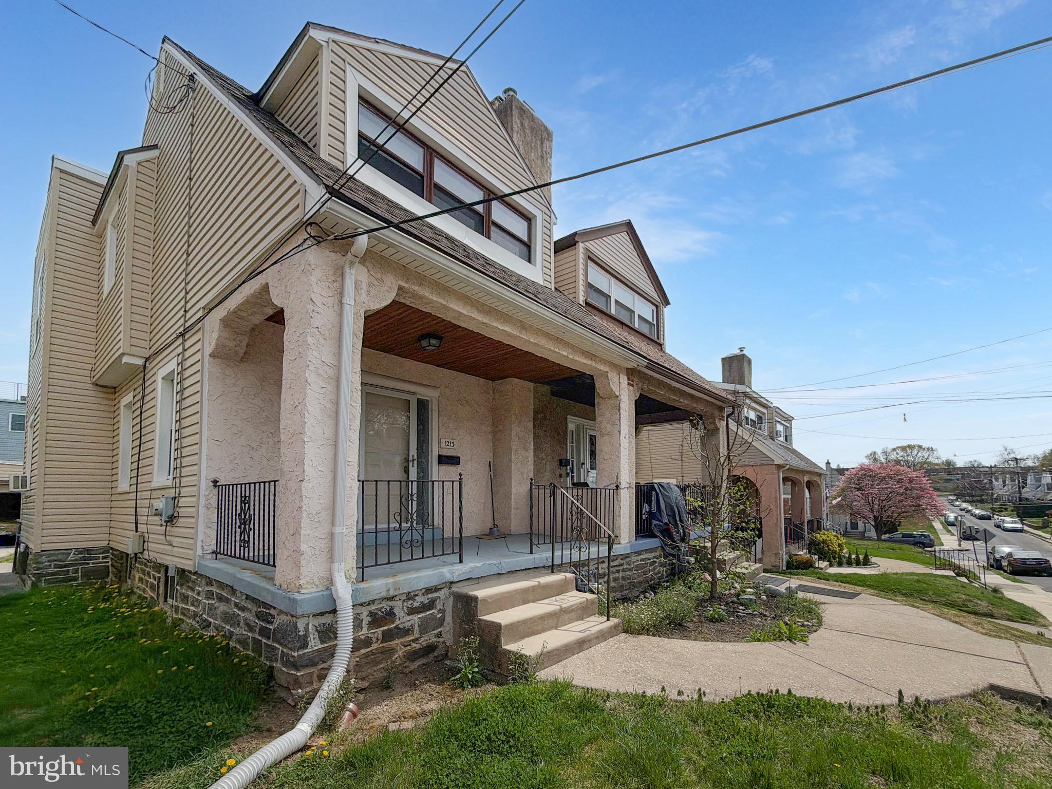 1213 HARDING DRIVE