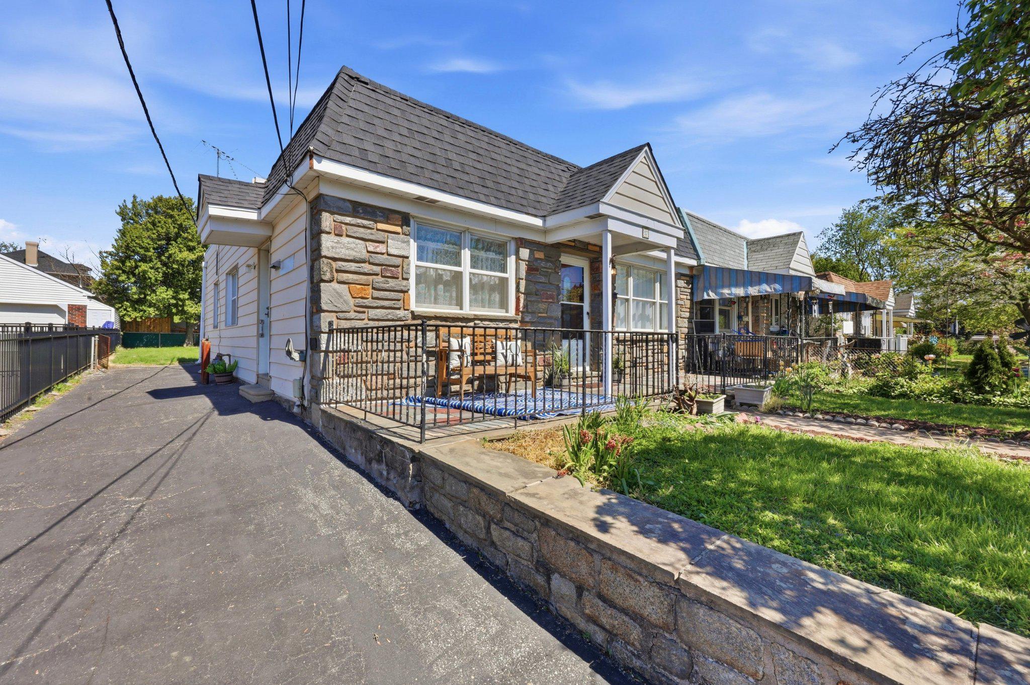 17 E BERKLEY AVENUE