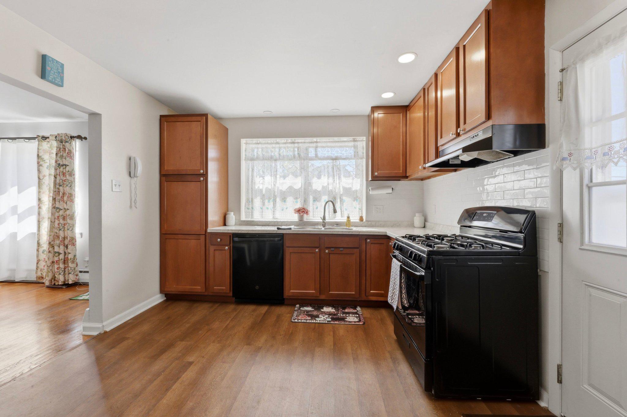 17 E BERKLEY AVENUE