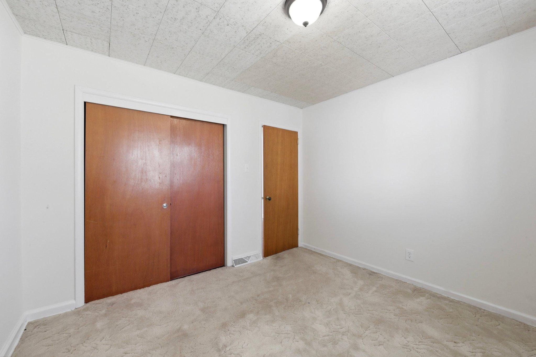 17 E BERKLEY AVENUE