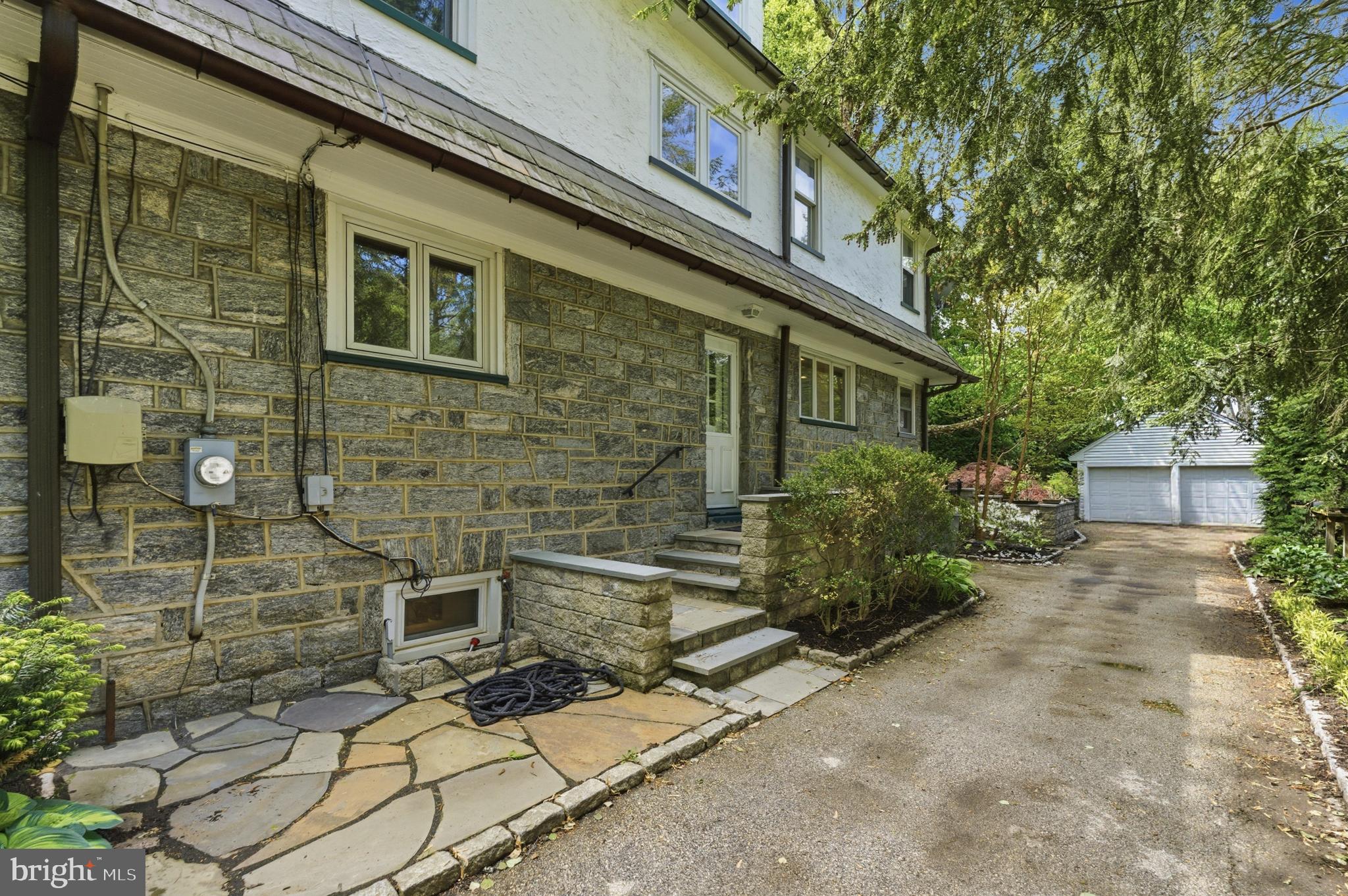 922 WILDE AVENUE