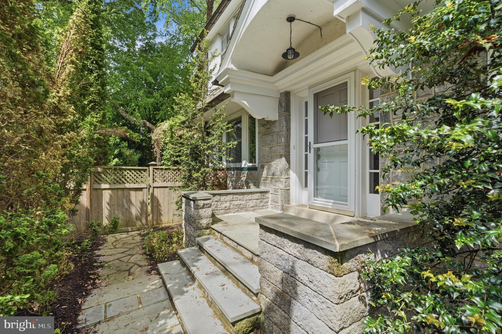 922 WILDE AVENUE
