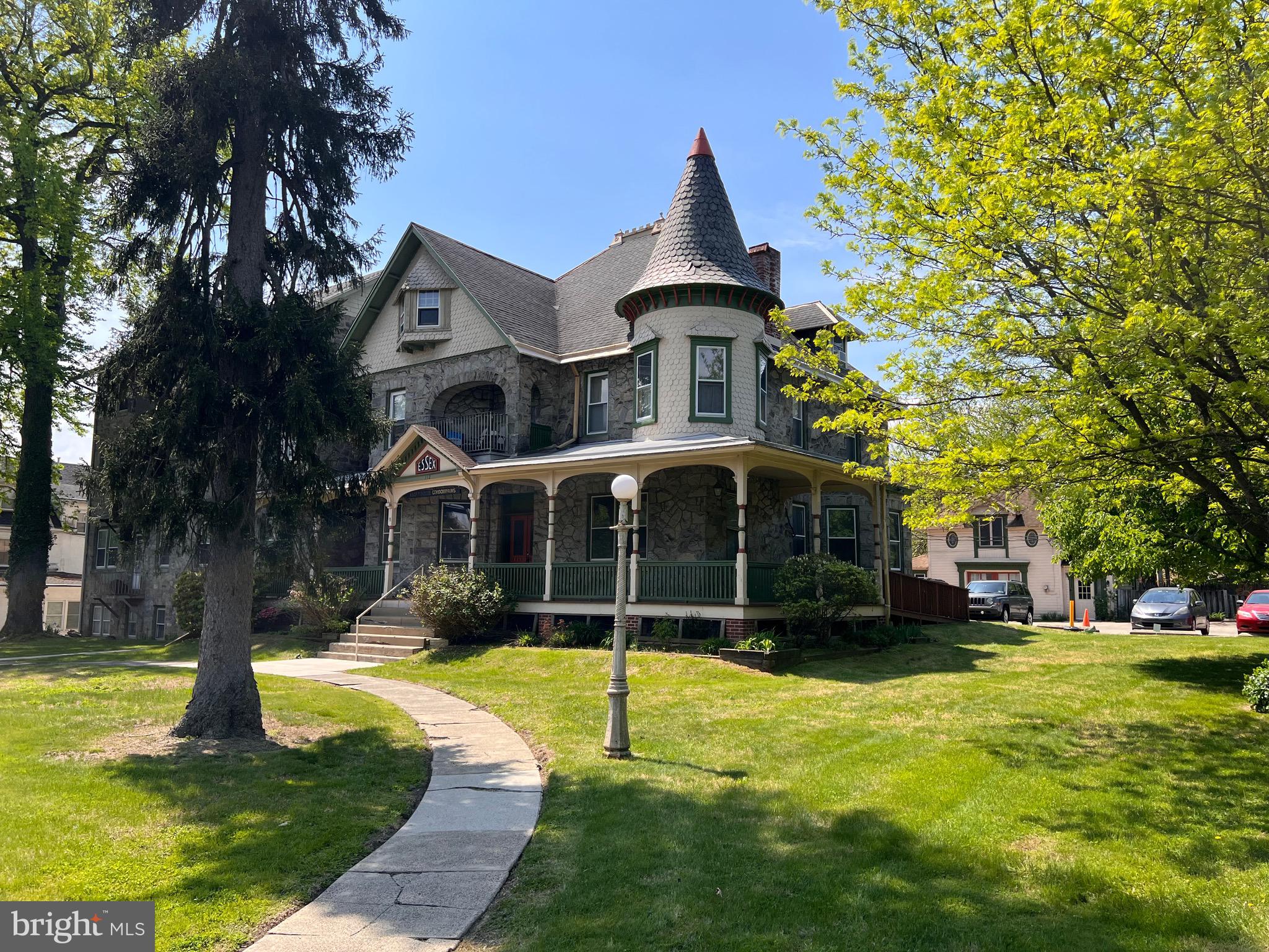 192 N LANSDOWNE AVENUE #B1