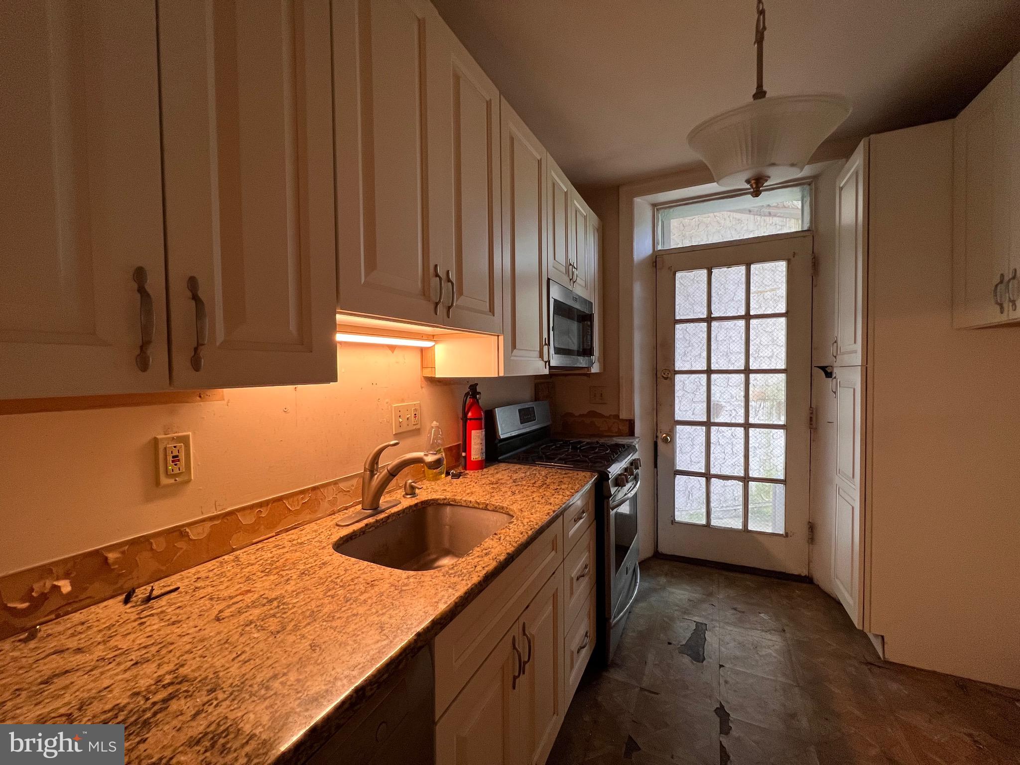 192 N LANSDOWNE AVENUE #B1