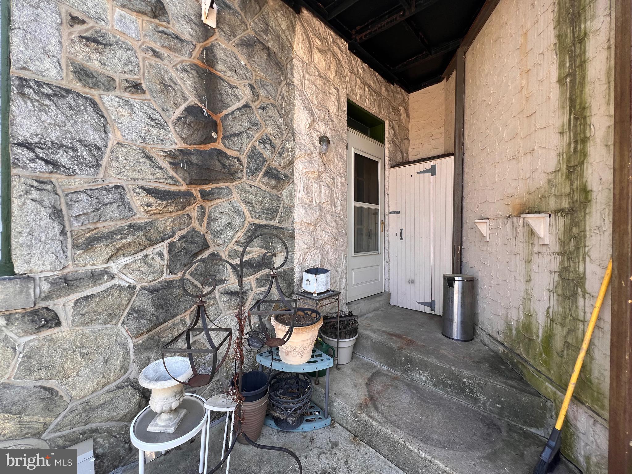 192 N LANSDOWNE AVENUE #B1